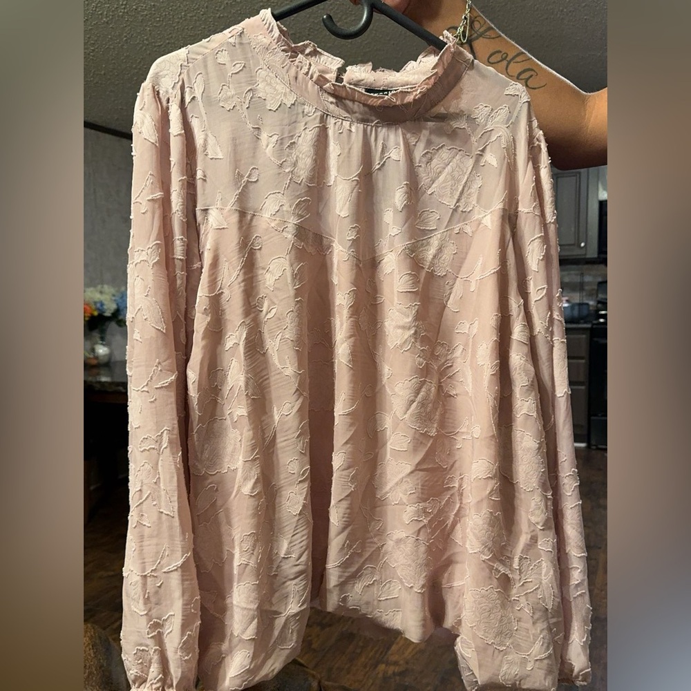 CHIFFON CLIP FLORAL BUBBLE HEM BLOUSE - TORRID